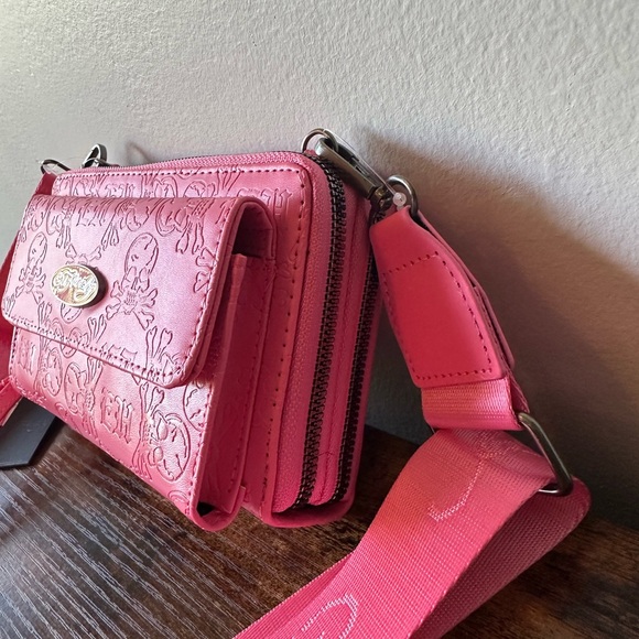 Ed Hardy Vibrant Pink Skull Embossed Crossbody Bag Wallet with Wristlet NWT - Picture 3 of 10